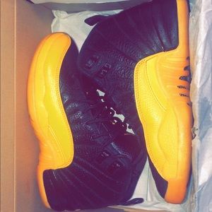 Jordan 12 university gold